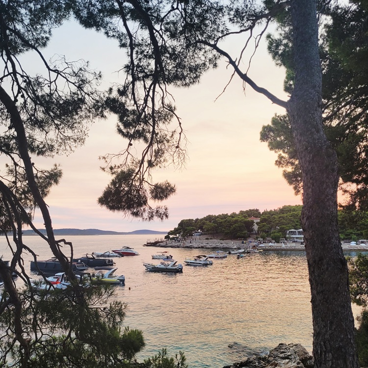 Hvar 2 - Away with Ray