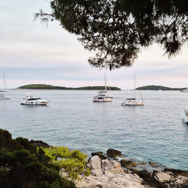 Hvar - Away with Ray