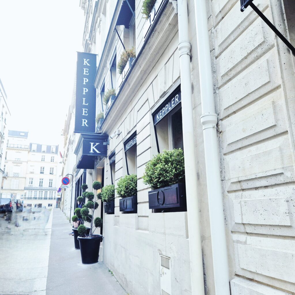 Paris-Keppler-Hotel - Away with Ray