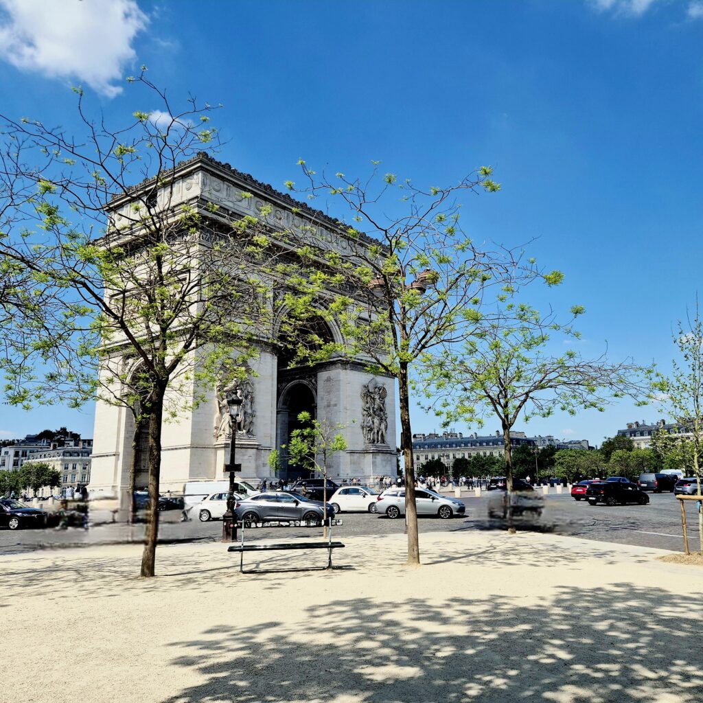 Paris-arc-de-triomphe - Away with Ray