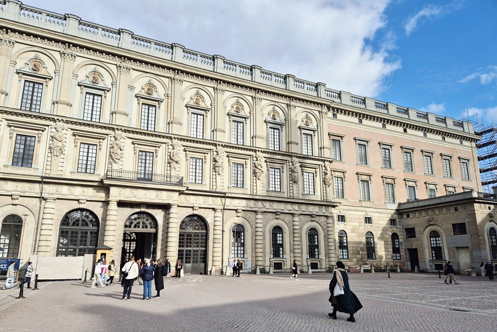 Stockholm-Royal-Palace-Gamla-Stan - Away with Ray